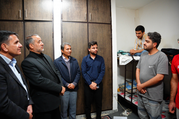 دیدار  استاندار خراسان جنوبی با دانشجویان دانشگاه بیرجند در خوابگاه‌های صدف و سرو